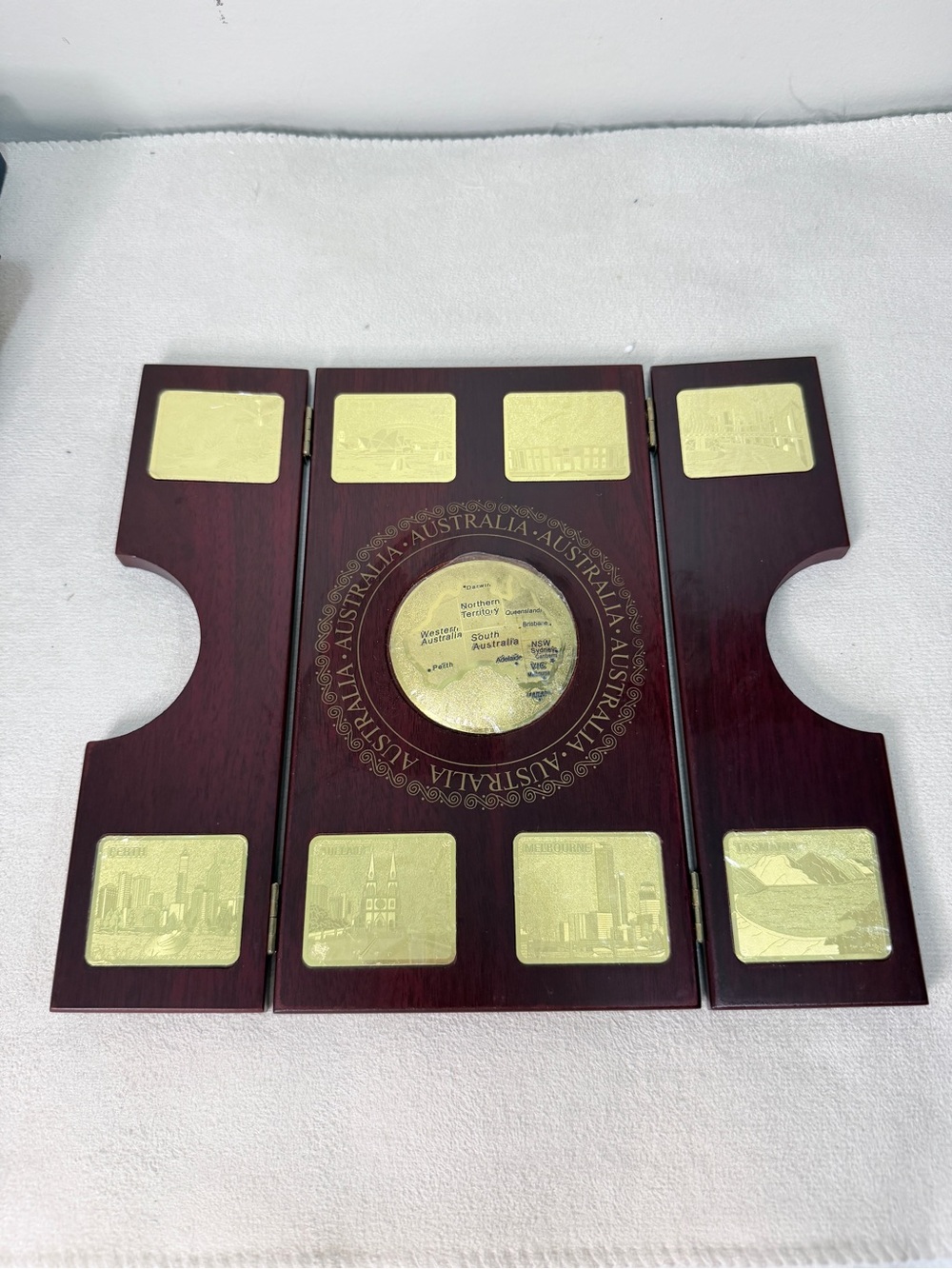 Australia Folding Plate - Navy & Gold Box